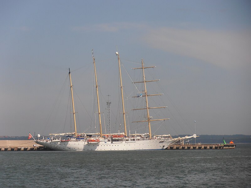 File:Star Flyer at Quay 17 in Tallinn 28 May 2013.JPG