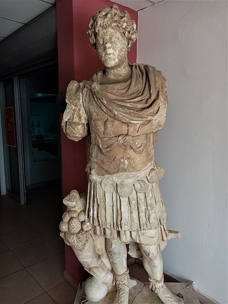 File:Statue of Marcus Aurelius 01.jpg
