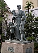 Statue zu Ehren der Kriegswitwen