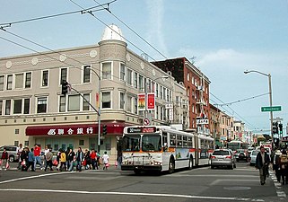 Intersection of Stockton and Broadway with a 30-Stockton trolleybus (2005)