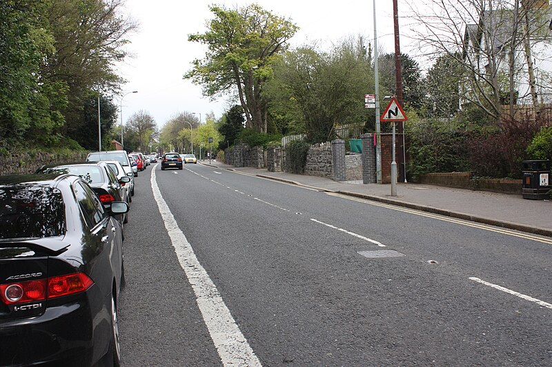 File:Stranmillis Road, Belfast, April 2012 (01).JPG