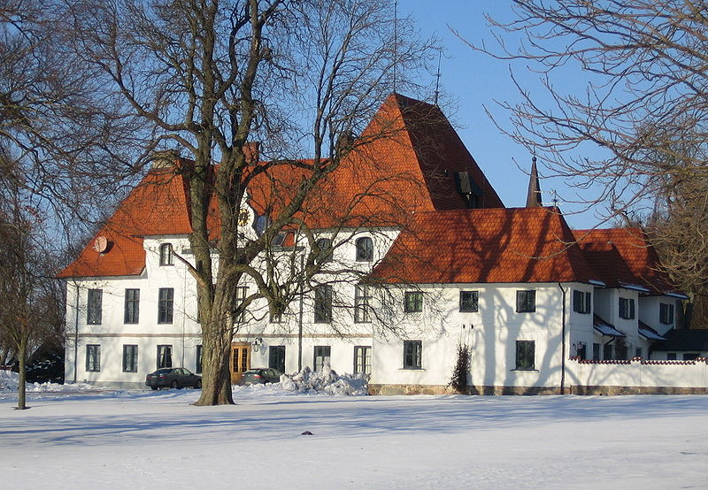 File:Swedish castle Björnstorp.jpg