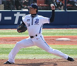 Такаюки Шинохара, питчер Yokohama BayStars, на стадионе Йокогама.JPG