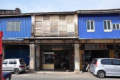 Deretan kedai lama di K163.