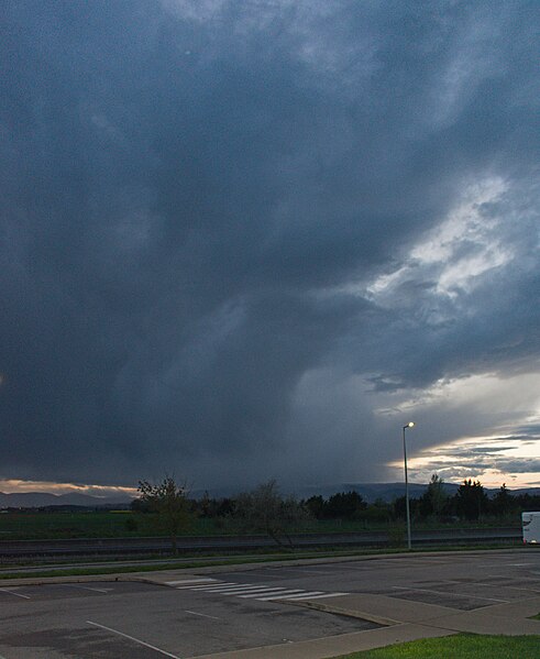 File:Taponas Thunderstorm seen from Aire de Taponas.jpg