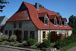 House with Dutch gable roof in Schleswig-Holstein, Germany Tellingstedt,Fusswalmdach.jpg