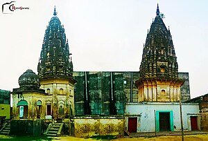 Kuil Thakurdwara (kanan) temple di Bhagwant Nagar.