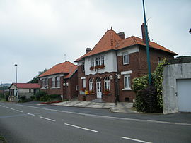 Il municipio e la scuola di Templeux-le-Guérard