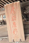 拝殿正面軒下には、山岡鉄舟の筆による「髙部屋神社」の社号額が掲げられている。