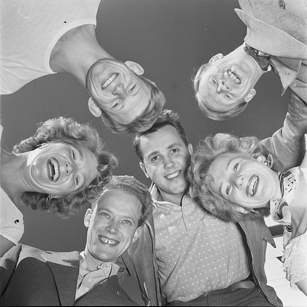 File:The Monnkeys - Fo30141607010005 (cropped).jpg