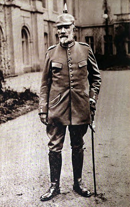 Bethmann Hollweg in uniform. He never served in the army, but after the war started, he was appointed to an honorary rank with a general's uniform.[4]