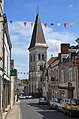 Tour de l'abbatiale de Preuilly-sur-Claise vue depuis la Grande Rue.jpg