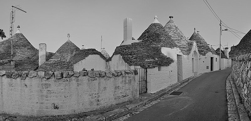 File:Trulli - Alberobello, Bari, Italy - August 15, 2010 05-B&W.jpg