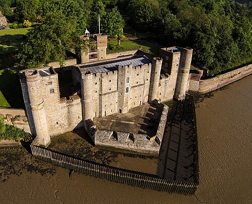 Upnor Castle trimmed.jpg