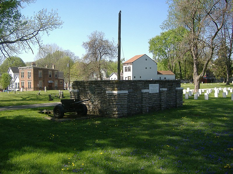 File:Veteran's Monument in Covington north.jpg