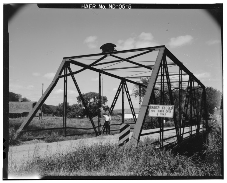 File:View of south approach, looking northwest - Griggs County Bridge, Spanning Sheyenne River at Route 2, Cooperstown, Griggs County, ND HAER ND,20-COTO.V,1-5.tif