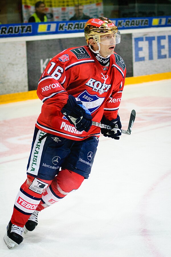 Ville Peltonen served as captain of HIFK in 2010–2014.