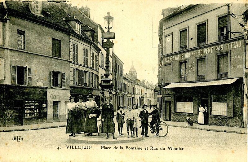 File:Villejuif.Place de la Fontaine et rue du Moutier.jpg