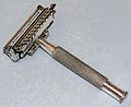 Vintage Valet AutoStrop Single Edge Silver Plated Safety Razor, Model B2, Made In USA, Circa 1919 - 1921 (28885543303).jpg