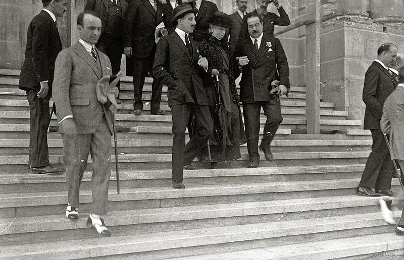 File:Visita de el rey Alfonso XIII y la reina María Cristina a las obras del Kursaal (2 de 7) - Fondo Car-Kutxa Fototeka.jpg