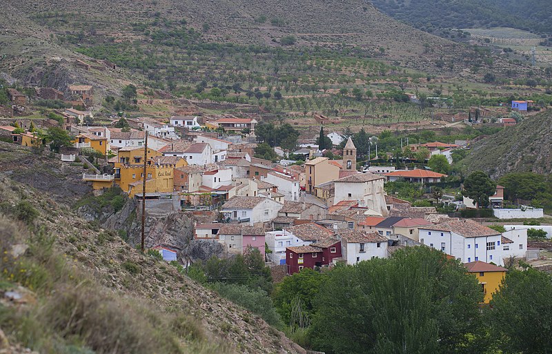 File:Vista de Huérmeda, España 2012-05-16, DD 06.JPG