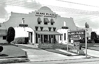A former Alamo Plaza Hotel Courts location in Waco, Texas WacoAlamoPlaza1938.jpg