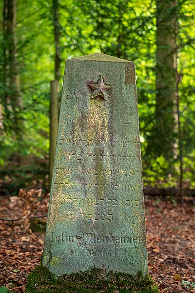 File:Waibstadt - Jüdischer Friedhof - mittlerer Teil - Grabstein Julius Ottenheimer.jpg