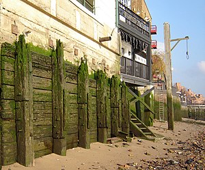 Wapping: Historia, Disputa de Wapping, Sociedad