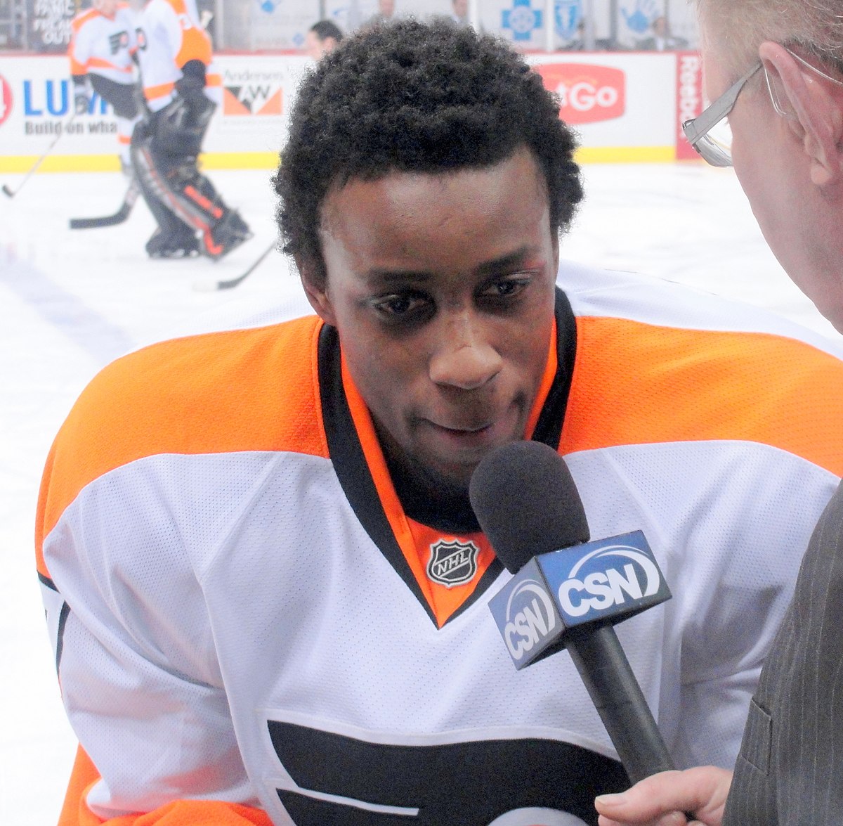 Wayne Simmonds shows off Philadelphia Flyers' Stadium Series