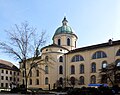 Klosterkirche (Basilika St. Martin und Oswald), Nordfassade, gesehen vom Hof des Schlossbaus