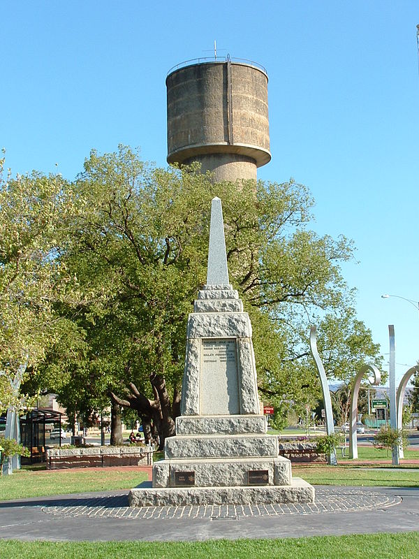 Wodonga water tower and War Memorial at Woodland Grove