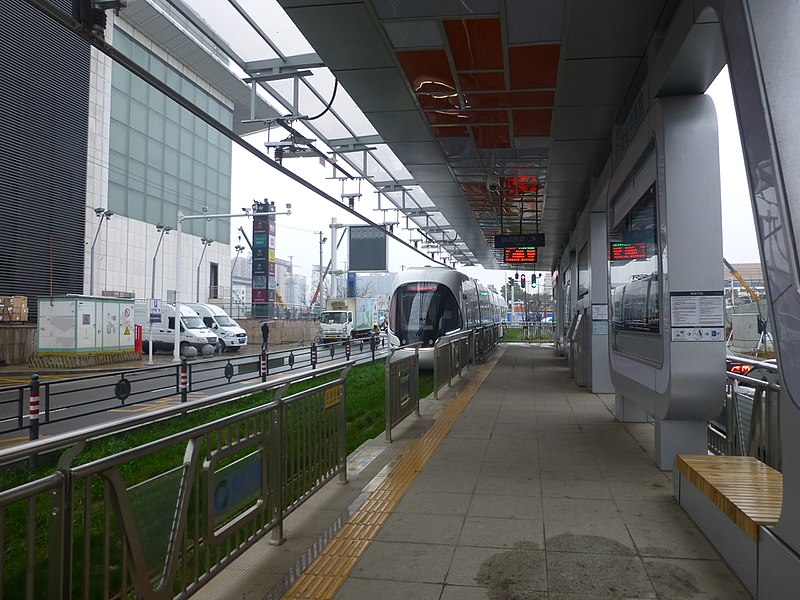 File:Wuhan - Guanggu Tram - Buxingjie - P1520152.JPG