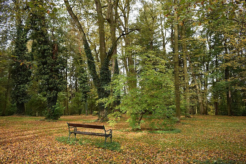 File:Zámecký park NH 01.jpg