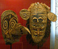 Zwei Masken aus Ozeanien.JPG