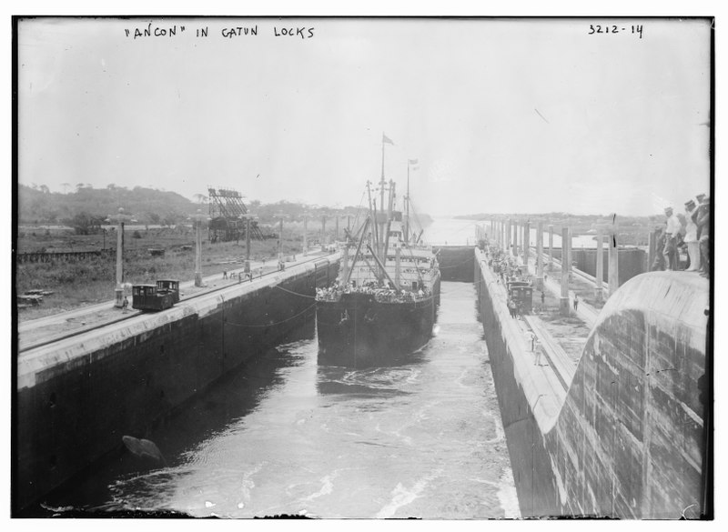 File:"ANCON" in Gatun locks LCCN2014697346.tif