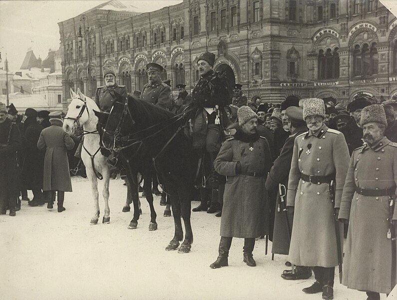 File:Москва. Красная пл. Смотр войск. Спр.на коне ГрузиновАЕ 4марта1917г ГИМ e1.jpg