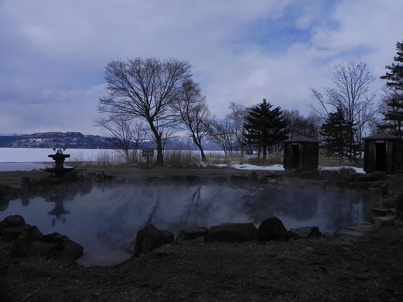 File:屈斜路湖・池の湯（Ikenoyu spa） - panoramio.jpg