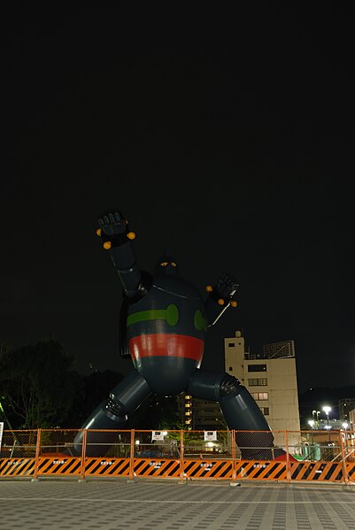 File:鉄人28号 - Gigantor statue - Takeshi DSC 0952 (3988267046).jpg