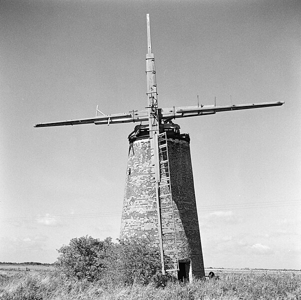 File:-1979-09-01 Heigham Holmes Drainage Windpump, Norfolk, England.jpg