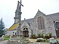Poullan-sur-Mar : l'église paroissiale Saint-Cadoan et son calvaire.