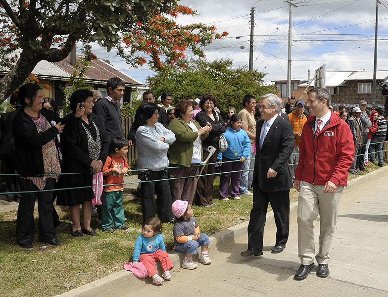 File:04-11-2011 Inauguración Centro de Salud Familiar de Los Muermos (6335339138).jpg