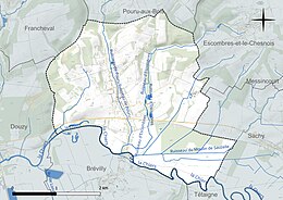 Carte en couleur présentant le réseau hydrographique de la commune