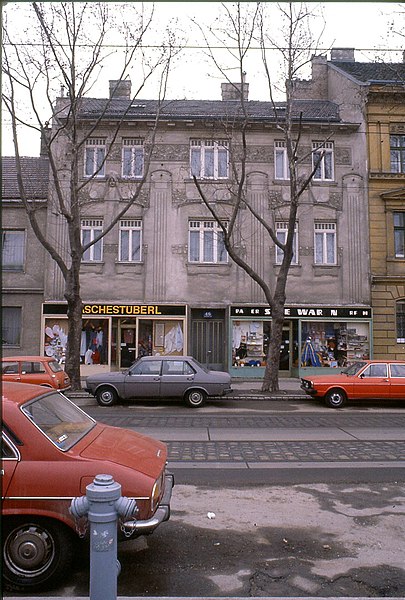 File:084L27180182 tadt, Schlosshoferstrasse Nr. 46, Fassade.jpg