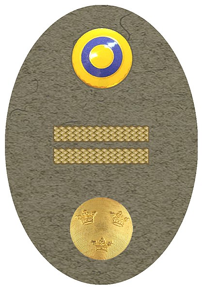 File:13 Korpral armén mössmärke 1946-52.jpg