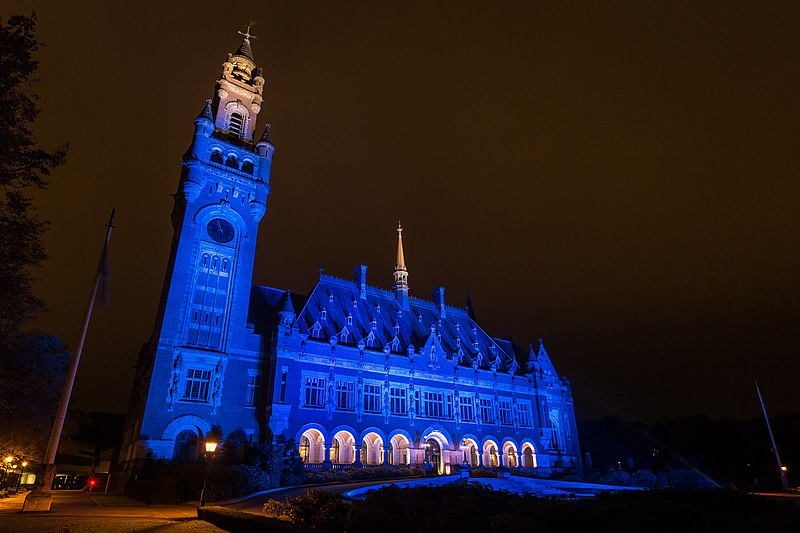 File:151024 Blue Peace Palace on the occasion of the 70th birthday of the UN (22241452840).jpg