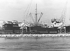 A köztársaságiaknak katonai felszerelést szállító egyik szovjet hajó