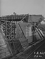 Brücke über das Unterhaupt während des Betonierens, September 1938