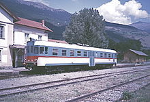 Un'automotrice FS ALn 668 in sosta alla stazione di Malles nel 1986.