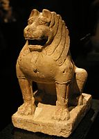 Lion gardien en pierre antique au musée de Shanghai.