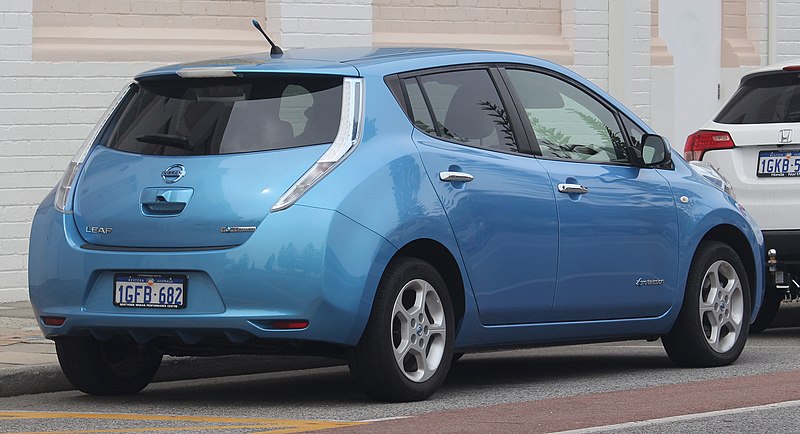 File:2017 Nissan LEAF (ZE0 MY17) hatchback (2018-11-02) 02.jpg